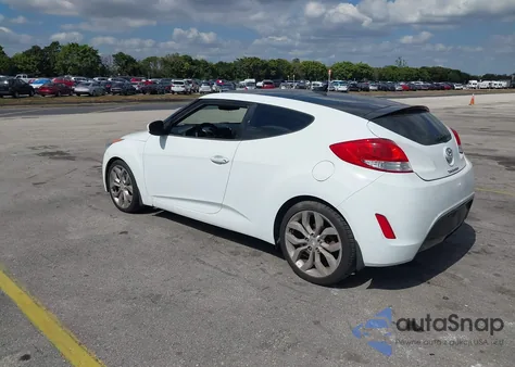 2015 Hyundai Veloster z USA, uszkodzony, nr VIN KMHTC6AD4FU239671